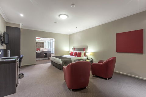 Platinum International - Sydneys Hotel 1
