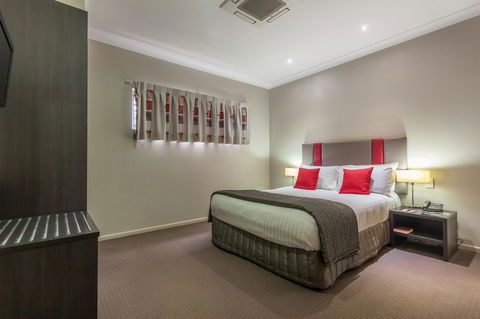 Platinum International - Sydneys Hotel 3