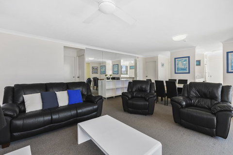 Columbia Beachfront Apartments On Rainbow Bay - Sydneys Hotel 21