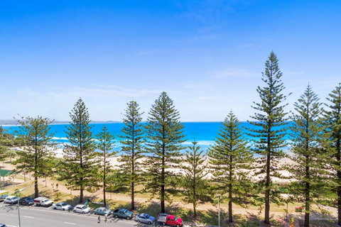 Columbia Beachfront Apartments On Rainbow Bay - Sydneys Hotel 40