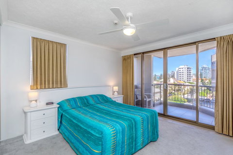 Columbia Beachfront Apartments On Rainbow Bay - Sydneys Hotel 17