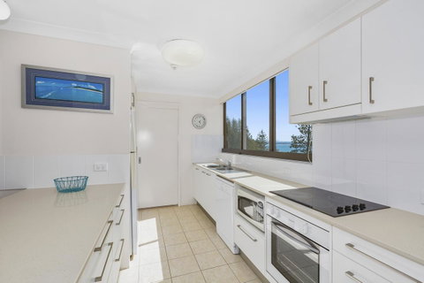 Columbia Beachfront Apartments On Rainbow Bay - Sydneys Hotel 35