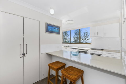 Columbia Beachfront Apartments On Rainbow Bay - Sydneys Hotel 22