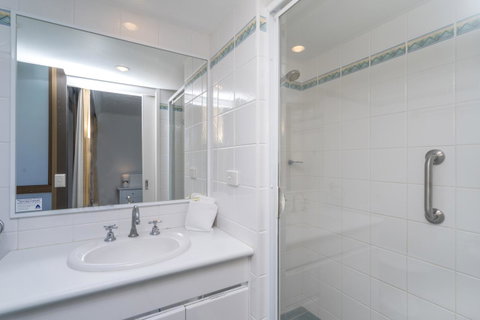 Columbia Beachfront Apartments On Rainbow Bay - Sydneys Hotel 16