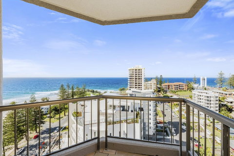 Columbia Beachfront Apartments On Rainbow Bay - Sydneys Hotel 41