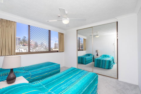 Columbia Beachfront Apartments On Rainbow Bay - Sydneys Hotel 11