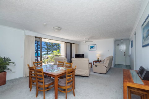 Columbia Beachfront Apartments On Rainbow Bay - Sydneys Hotel 13