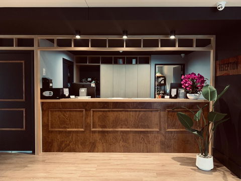 Woodroffe Hotel - Sydneys Hotel 1