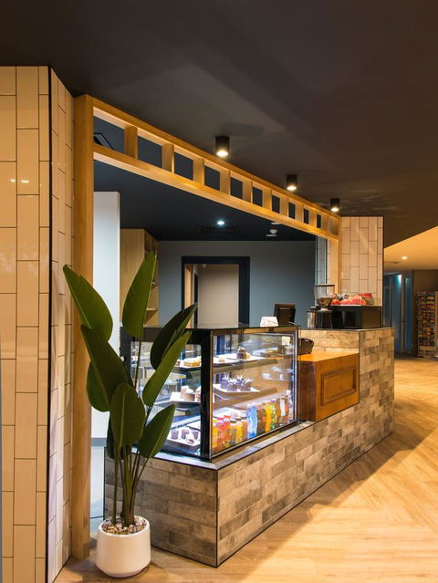Woodroffe Hotel - Sydneys Hotel 21