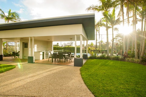 San Marino By The Sea Apartments - Sydneys Hotel 24