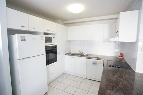 San Marino By The Sea Apartments - Sydneys Hotel 3