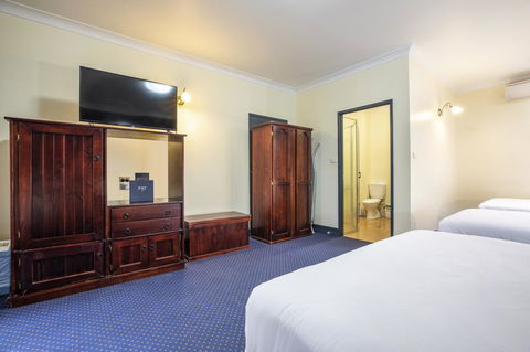 Nightcap At Atherton Hotel - Sydneys Hotel 15