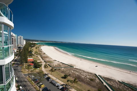 Reflection On The Sea - Sydneys Hotel 19