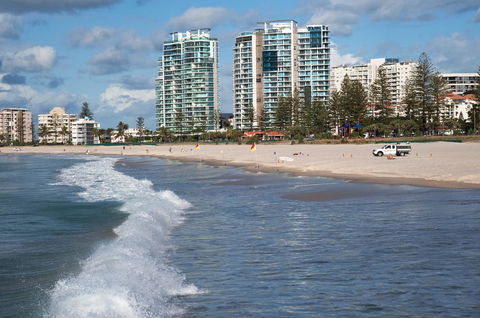 Reflection On The Sea - Sydneys Hotel 24