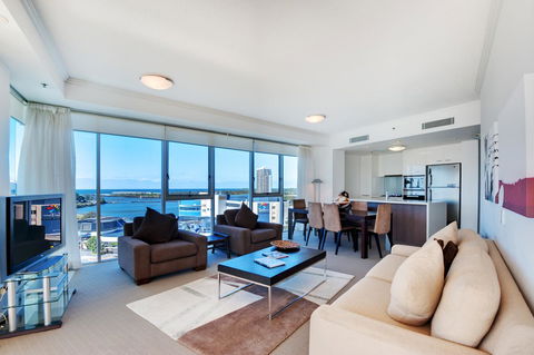 Reflection On The Sea - Sydneys Hotel 3