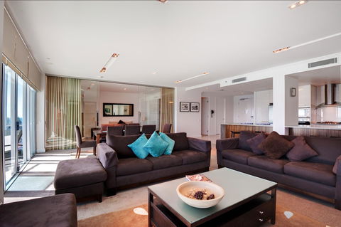 Reflection On The Sea - Sydneys Hotel 15