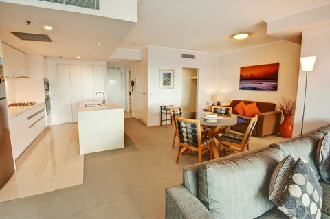 Reflection On The Sea - Sydneys Hotel 16