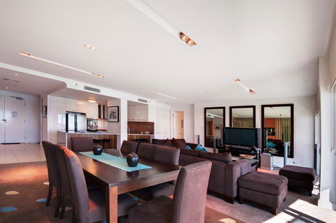 Reflection On The Sea - Sydneys Hotel 14