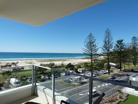 Pure Kirra - Sydneys Hotel 12