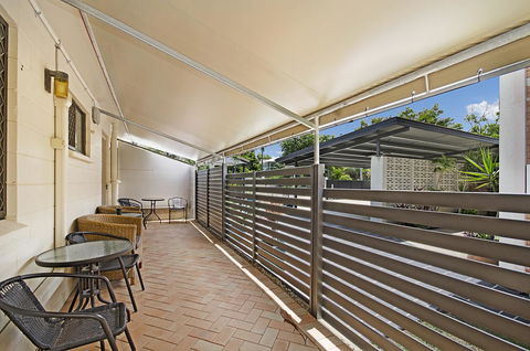 Townsville Holiday Apartments - Sydneys Hotel 11