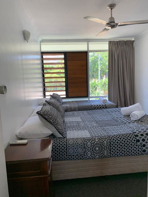 Townsville Holiday Apartments - Sydneys Hotel 3