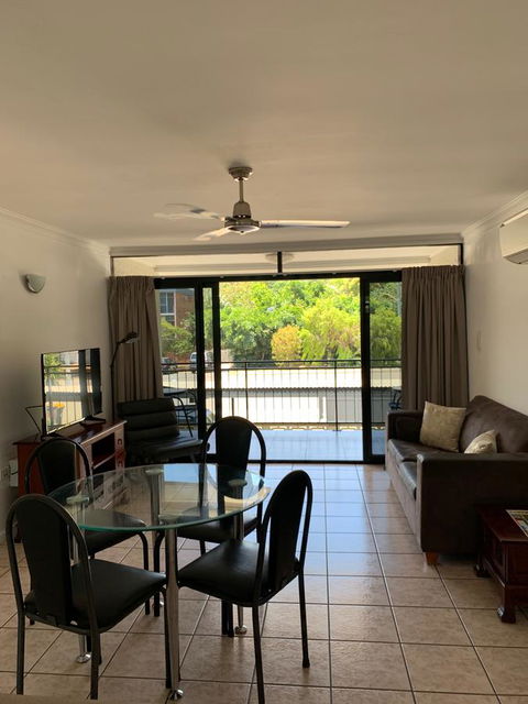 Townsville Holiday Apartments - Sydneys Hotel 2