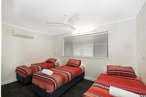 Townsville Holiday Apartments - Sydneys Hotel 15