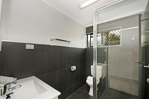 Townsville Holiday Apartments - Sydneys Hotel 18