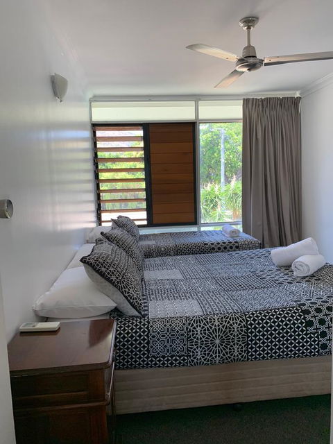 Townsville Holiday Apartments - Sydneys Hotel 4