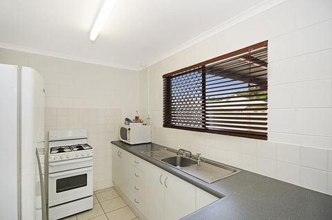 Townsville Holiday Apartments - Sydneys Hotel 17