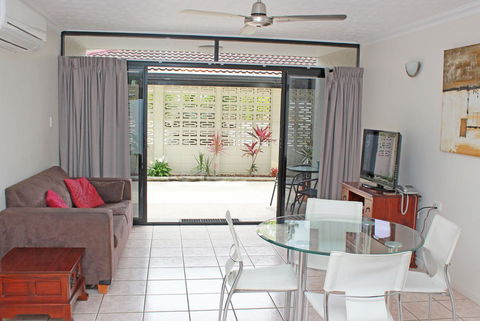 Townsville Holiday Apartments - Sydneys Hotel 10