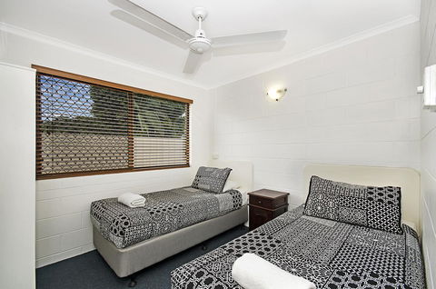 Townsville Holiday Apartments - Sydneys Hotel 19