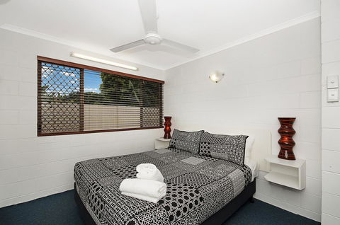Townsville Holiday Apartments - Sydneys Hotel 16