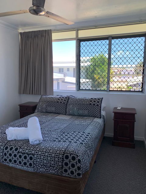 Townsville Holiday Apartments - Sydneys Hotel 6