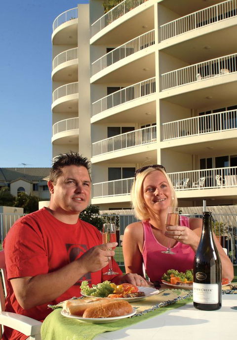 Fairways Golf & Beach Retreat Bribie Island - Sydneys Hotel 11