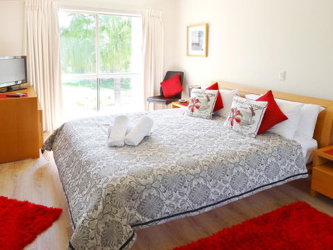 Waterfront Resort Villa With Buggy - Sydneys Hotel 12