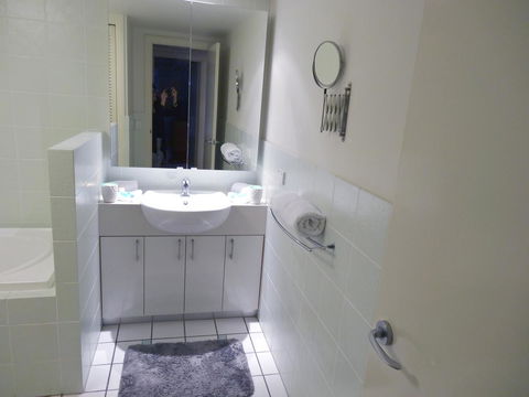 Waterfront Resort Villa With Buggy - Sydneys Hotel 13