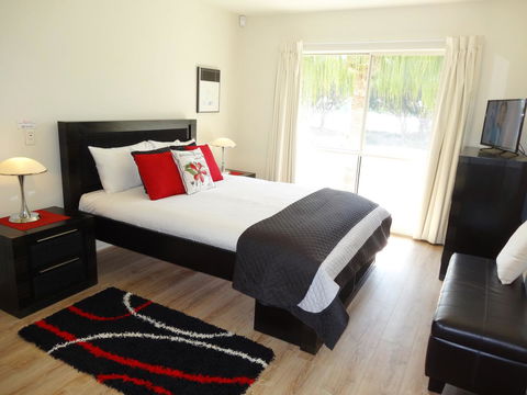 Waterfront Resort Villa With Buggy - Sydneys Hotel 9