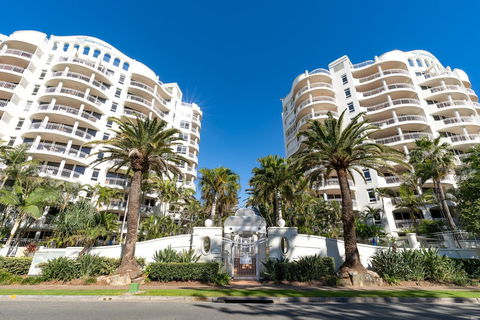 ULTIQA Burleigh Mediterranean Resort - Sydneys Hotel 13