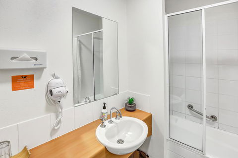 Coral Tree Inn - Sydneys Hotel 33