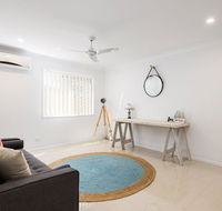 Briz Stays - Whites Road - Sydneys Hotel
