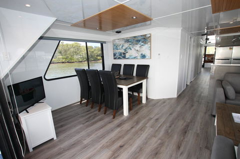 Coomera Houseboats - Sydneys Hotel 36