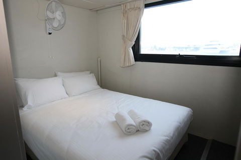 Coomera Houseboats - Sydneys Hotel 22