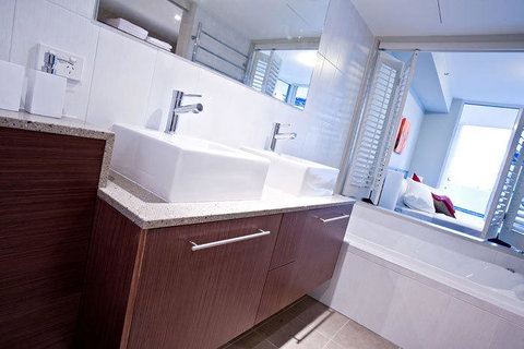 Lanai Riverside Apartments - Sydneys Hotel 17
