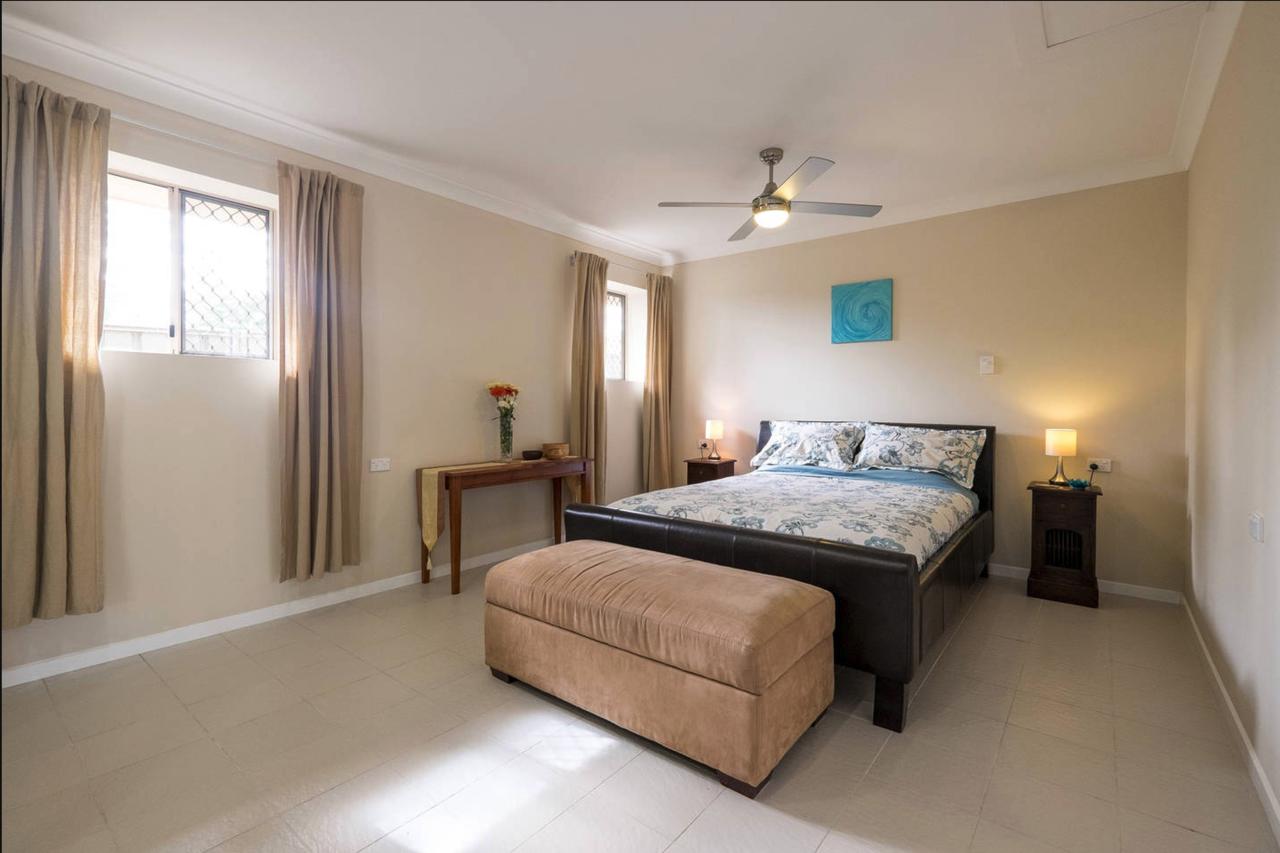 Nudgee Beach QLD Sydneys Hotel