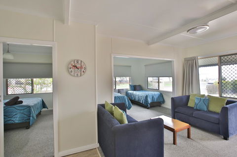 Pale Pacific Holiday Units - Sydneys Hotel 12