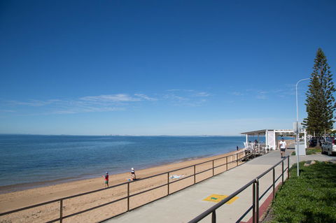 Pale Pacific Holiday Units - Sydneys Hotel 3
