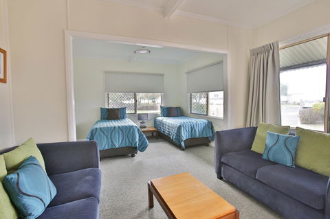 Pale Pacific Holiday Units - Sydneys Hotel 11