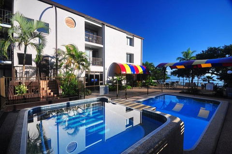 Waters Edge The Strand - Sydneys Hotel 0