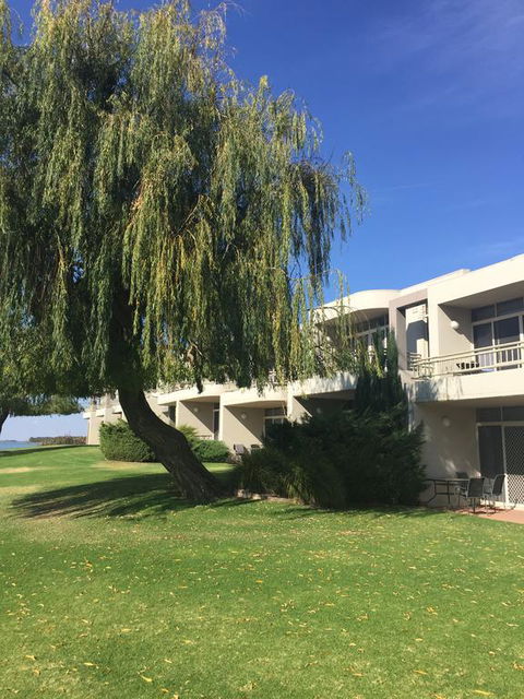 Waterside Holiday Rentals Unit 31 - Sydneys Hotel 0
